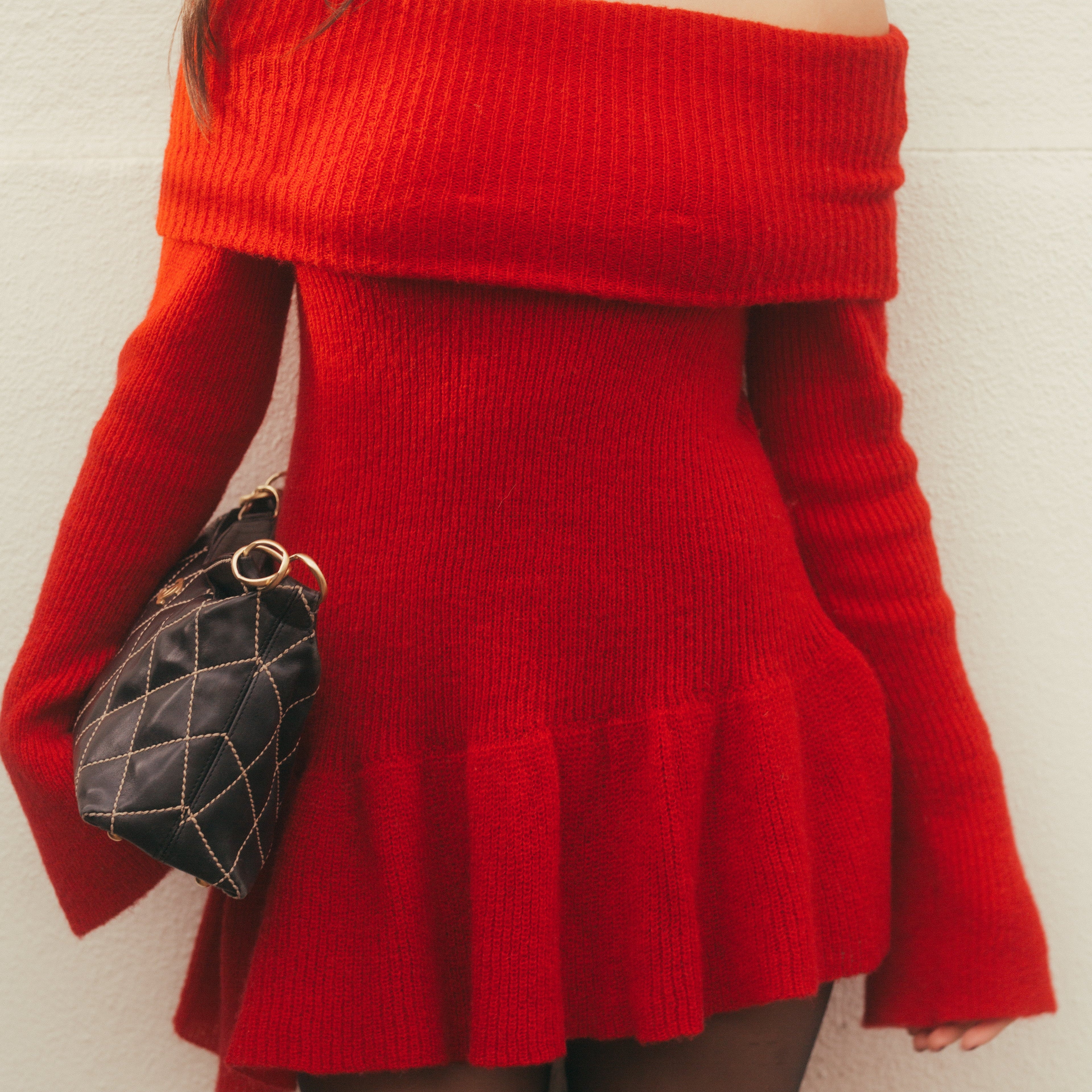 Lady in Red Knit Dress – Con Amor, Katia Maria
